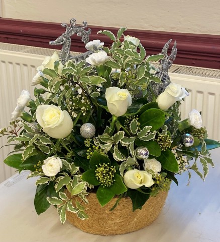 Flower arranging led by Lynne Christmas 2023 - demonstration 1